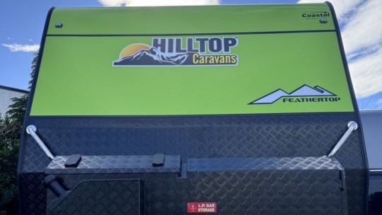 NEW HILLTOP FEATHERTOP 17'6" CARAVAN