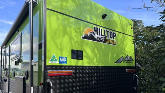 NEW HILLTOP FEATHERTOP 17'6" CARAVAN