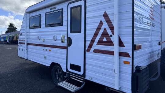 NEW AGE ROAD OWL 18' CARAVAN 2018